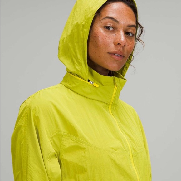 Lululemon light weight hooded jacket size 4 - Picture 5 of 9